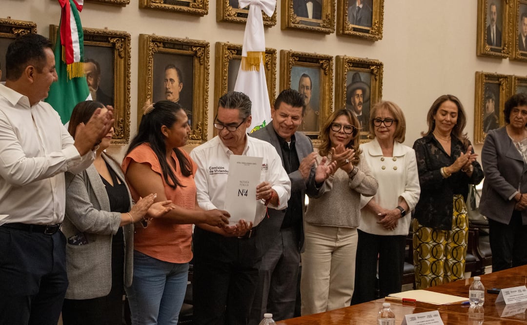 Comisión Estatal de Vivienda entrega 29 escrituras tras 20 años de espera | Foto: Gobierno de Puebla.