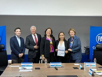 Adriana Dávila presenta carta de intención para dirigir al PAN nacional