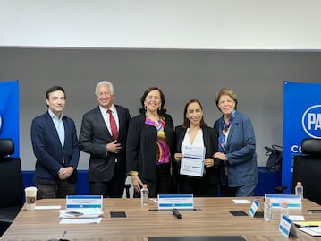 Adriana Dávila presenta carta de intención para dirigir al PAN nacional