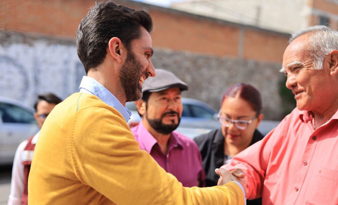 Rodrigo Abdala habló con residentes de la junta auxiliar más extensa de Puebla | Foto: Especial