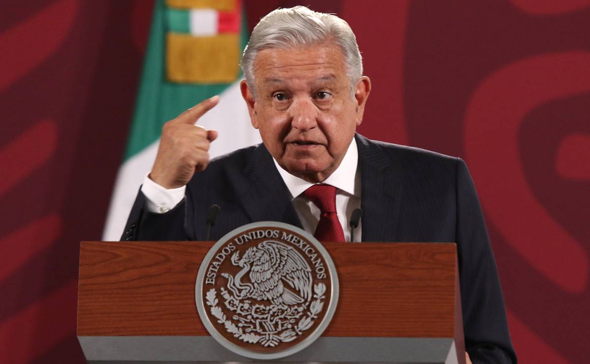 Tras incidente en AICM, AMLO anuncia reunión en Segob para ordenar espacio aéreo