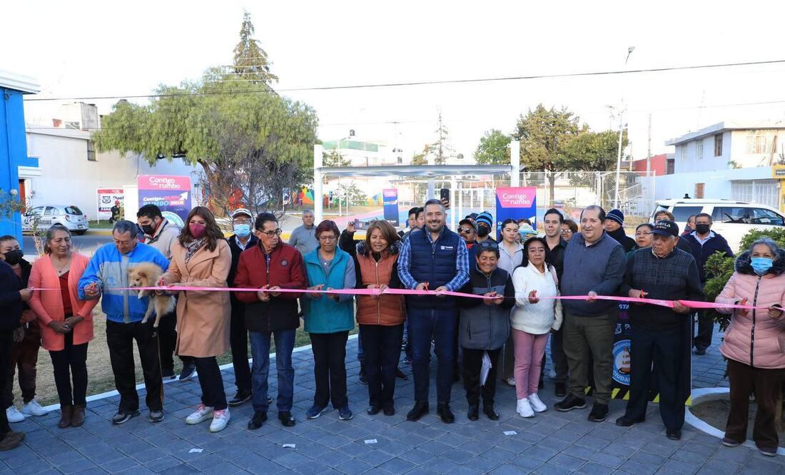 El alcalde Adán Domínguez entregó obras en la colonia Popular Coatepec | Foto Ayuntamiento de Puebla