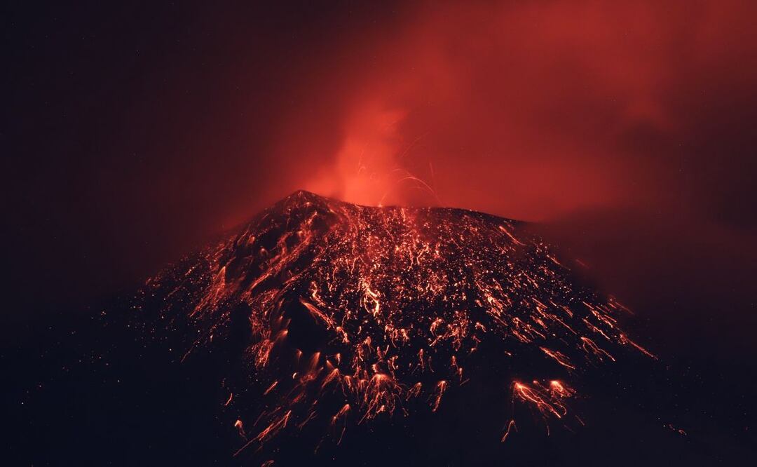 Las explosiones que ha registrado el volcán Popocatépetl tienen un sonido peculiar que se captan a la distancia | Foto: Agencia Es Imagen para El Universal Puebla