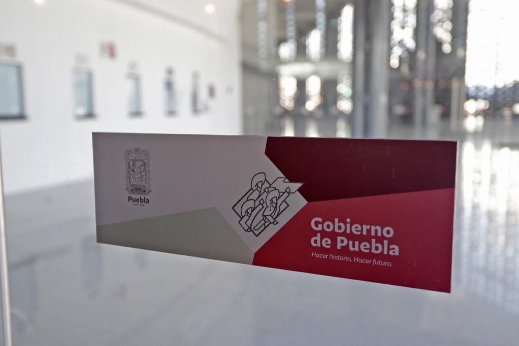 Pipa descarga aguas contaminadas cerca del Cuauhtémoc