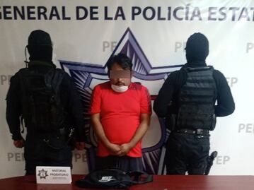 Vendía drogas y armas en un puesto de verduras 