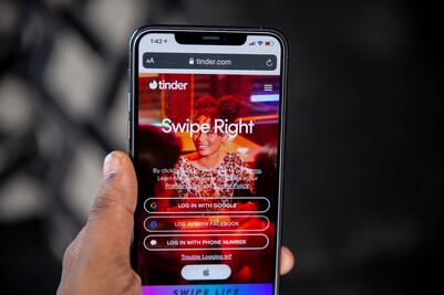 Simon Leviev, “El estafador de Tinder” y sus mejores memes 