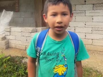 Guía turístico de 7 años de edad sorprende a turistas por la promoción que hace de Cuetzalan