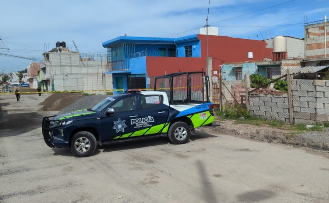 Envuelto en una sábana fue encontrado el cadáver de una mujer en un baldío de la colonia Santa Lucía, Puebla | Foto: Agencia Es Imagen para El Universal Puebla