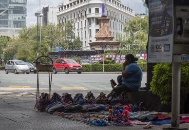 Mujeres trabajadoras son relegadas a la informalidad, revela el INEGI