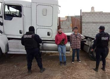 Detienen a dos jóvenes que robaron tractocamión en Chalchicomula de Sesma