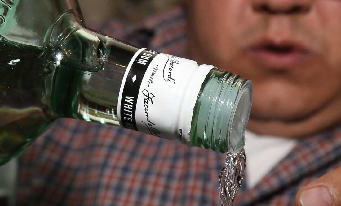 El alcohol adulterado representa riesgos para la salud | Foto: Agencia Es Imagen para El Universal Puebla