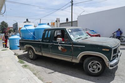 Denuncian entrega de tinacos con supuestos fines electorales en la ciudad de Puebla