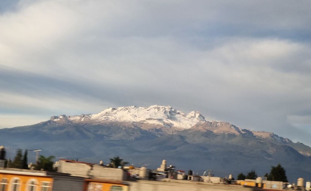 La comunidad científica consideran al Iztaccíhuatl como un volcán activo, a pesar de que su última actividad data de hace más de un siglo | Foto: Agencia Es Imagen para El Universal Puebla
