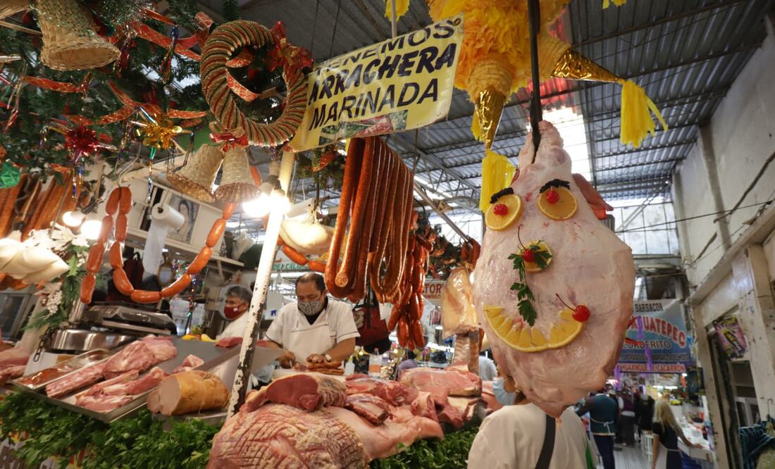 Las familias poblanas comienzan a comprar productos para la cena navideña | Agencia Es Imagen para El Universal Puebla