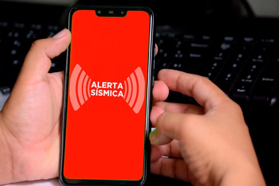 Los usuarios en redes sociales aseguraron que la aplicación Sky Alert envió la notificación a tiempo en todos los dispositivos con sistema operativo Android.

Foto: Producción El Universal Puebla