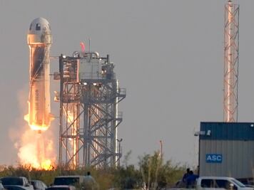  En su propio cohete, Jeff Bezos turisteó en el espacio exterior 