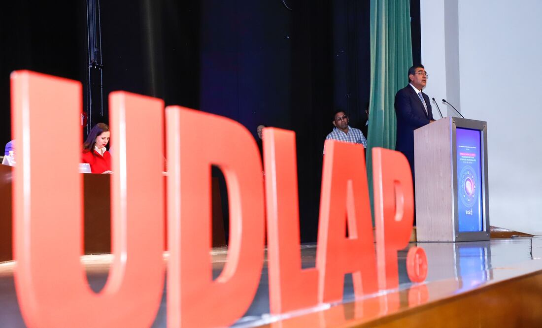 Sergio Salomón participó en un foro organizado por la UDLAP | Foto: Gobierno del Estado