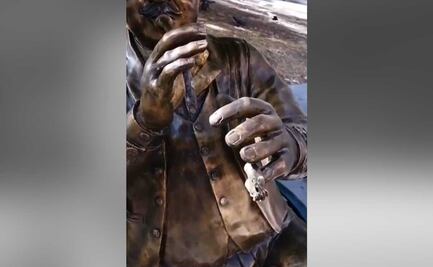 Roban trompeta de la estatua del parque de Santa Inés en Puebla