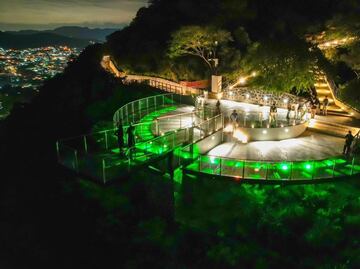 ¿Por qué te puedes parar en un mirador de cristal como el de Atlixco?