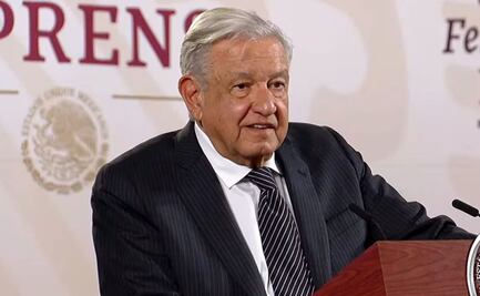 AMLO anuncia aumento salarial del 10% en promedio para maestros