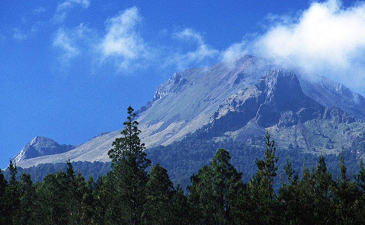 Conoce cuál es el volcán de las faldas azules que está entre Puebla y Tlaxcala