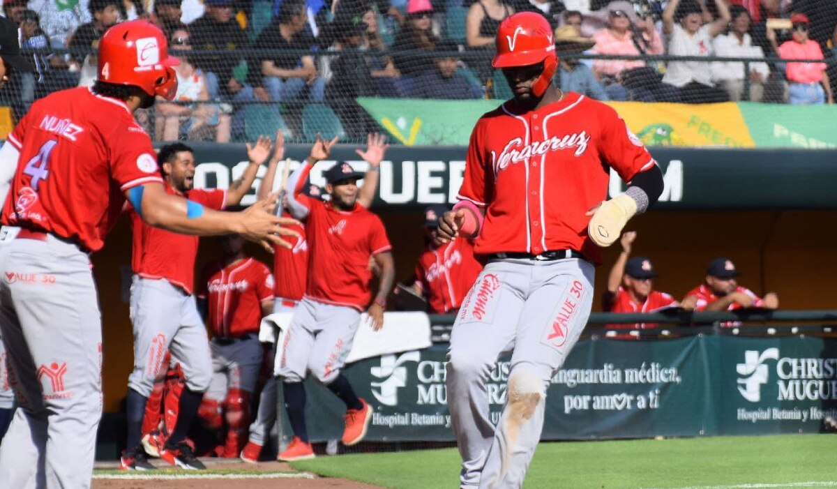 Como resultado, El Águila de Veracruz triunfó sobre los Pericos por 7-2, asegurando su primera serie ganada en el Estadio Hermanos Serdán en 7 años para El Glorioso. 

Foto: Producción El Universal Puebla