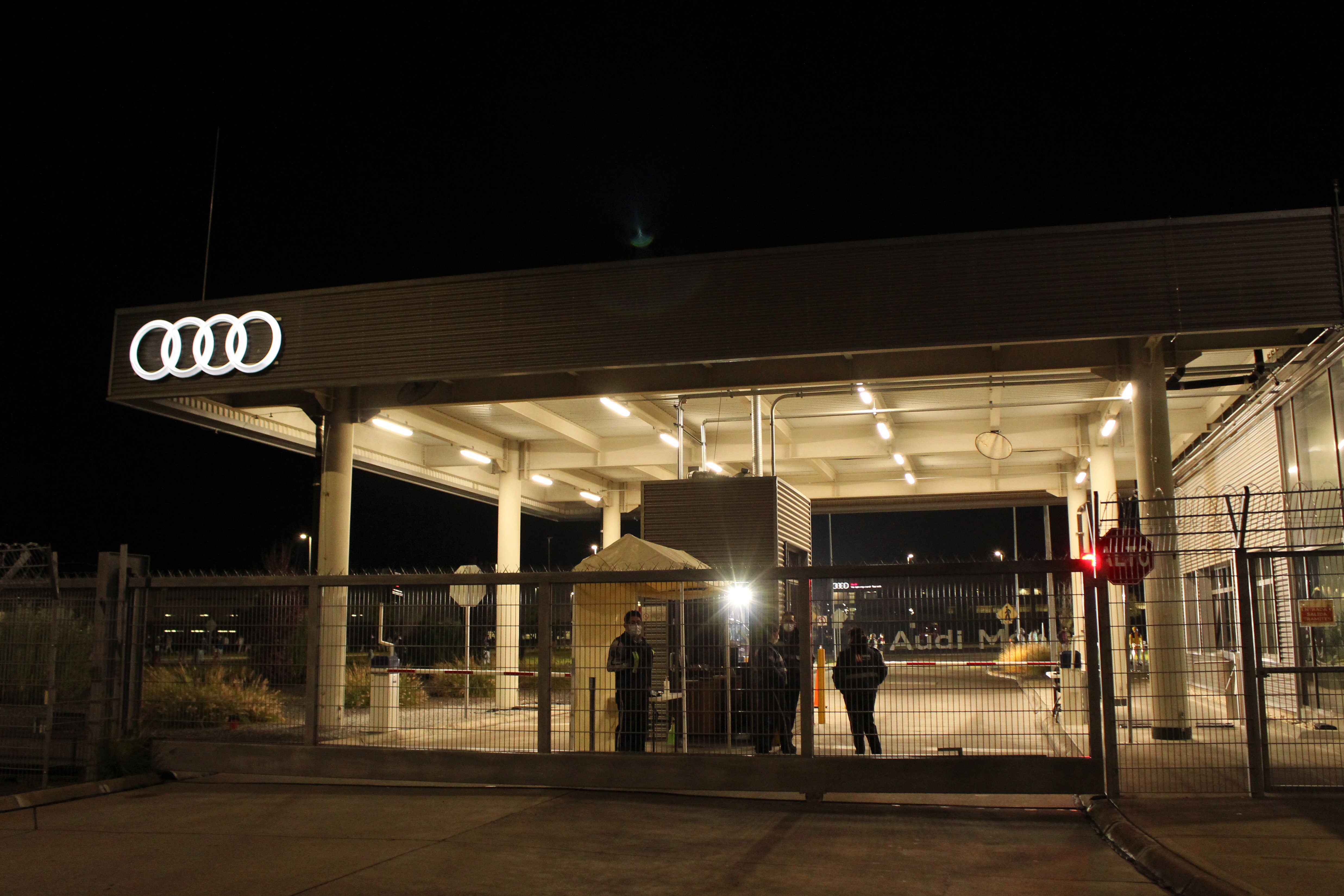 Advierte Barbosa que no habrá más subsidios para trabajadores de Audi