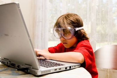 Protege a los menores del ciberacoso para que naveguen en una internet segura