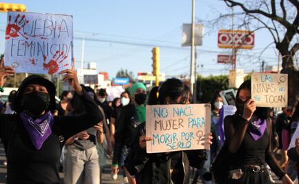 Marchan contra feminicidios