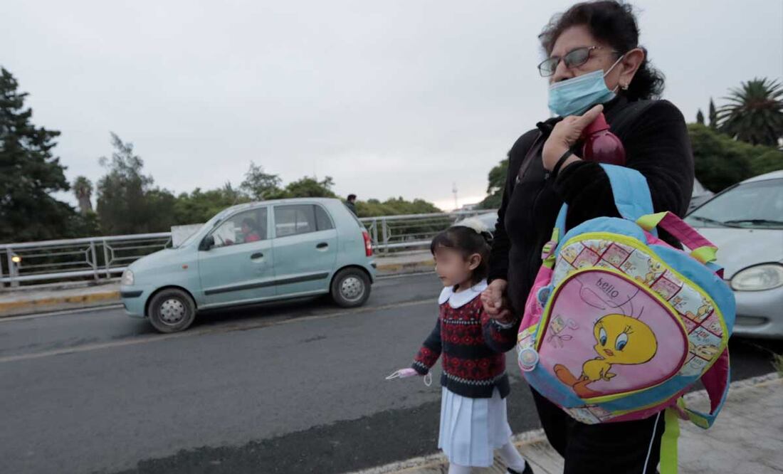 Padres de familia del preescolar Xóchitl in Cuicatl cerraron las instalaciones como medida de protesta | Foto: Agencia Es Imagen para El Universal Puebla