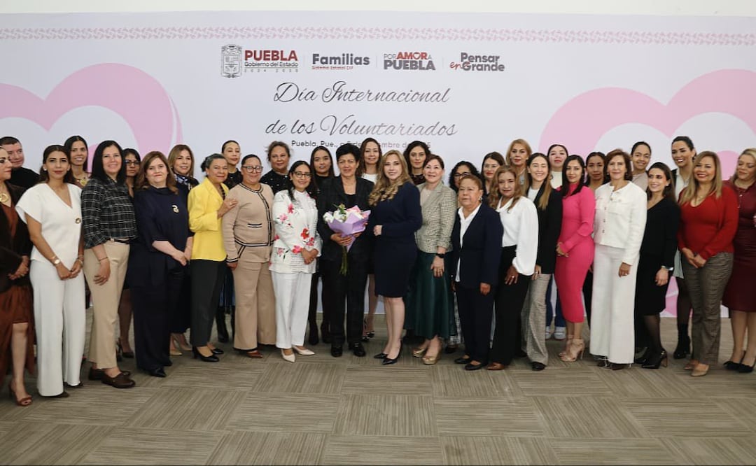En el marco del Día Internacional de los Voluntarios, el organismo distingue a María Eugenia Rivera Pérez por 26 años de servicio en beneficio de quienes más lo necesitan | Foto: Gobierno del Estado