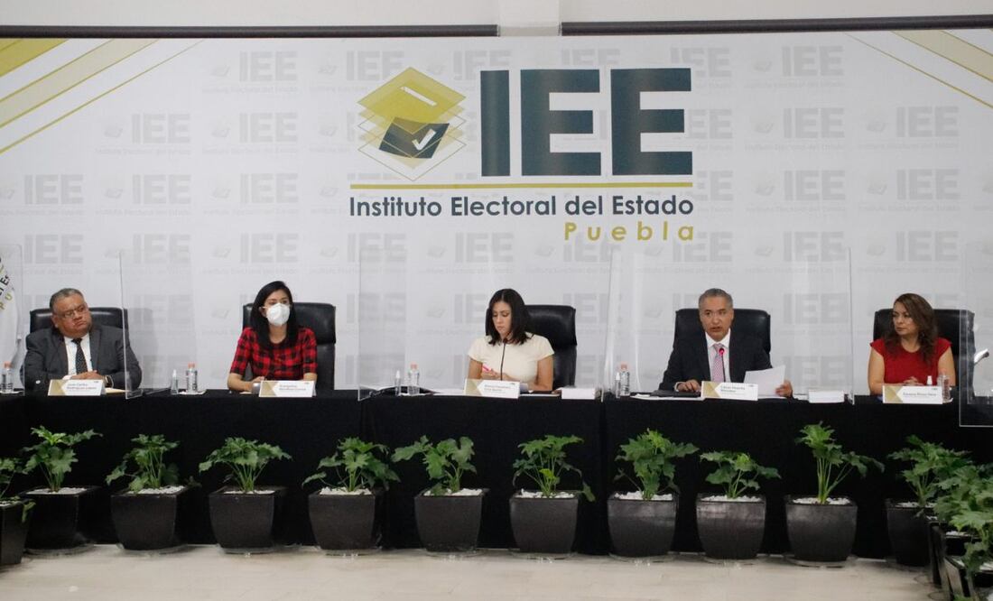 El IEE llevó a cabo una sesión especial este jueves 20 de julio | Foto: Agencia Es Imagen para El Universal Puebla