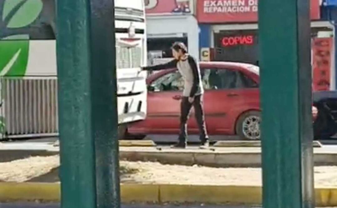 Graban a joven skater cometiendo imprudente acción en la 11 Sur y 13 Poniente | Foto: Captura de pantalla