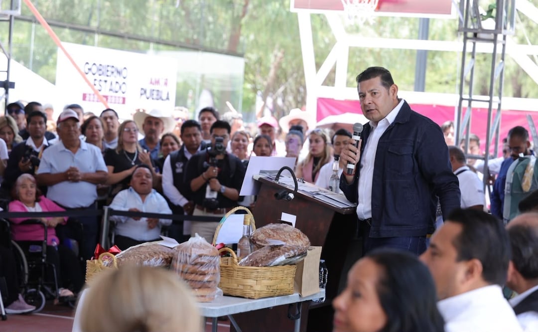 Armenta entrega apoyos a productores del campo en Tehuacán | Foto: Gobierno de Puebla.