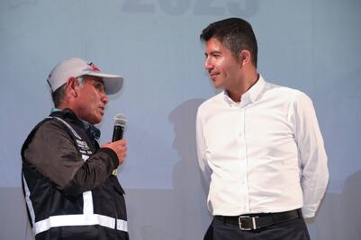 Ayuntamiento de Puebla entrega uniformes a recicladores voluntarios