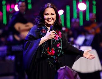 Tras concierto de Ana Gabriel denuncian retención de meseros en el Hermanos Serdán