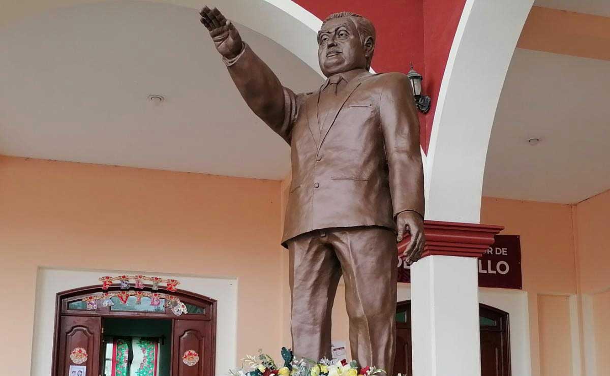 Regresa estatua de Miguel Barbosa a Zinacatepec
