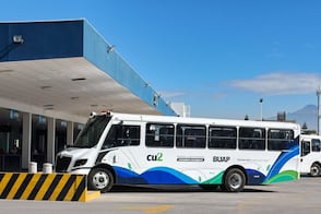 Encapuchados intentan bloquear servicio de transporte BUAP, ya opera normal