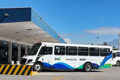 Encapuchados intentan bloquear servicio de transporte BUAP, ya opera normal