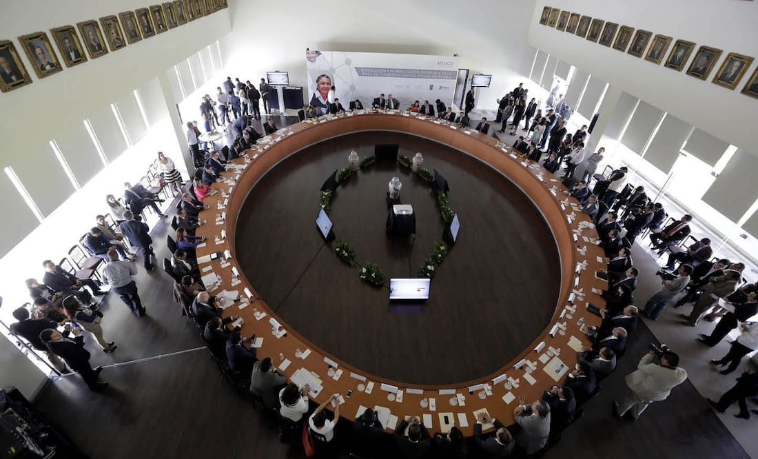 El Salón Gobernadores es de estilo barroco y contiene los retratos de todos los exmandatarios de Puebla. | Foto: UDG