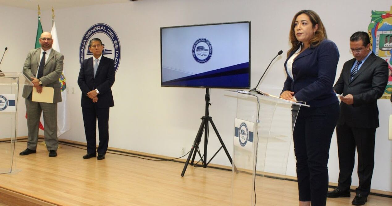 En una conferencia de prensa, Alejandra Odette Flores Ventura, titular de la Coordinación General Especializada en la Investigación de Homicidios Dolosos, informó sobre avances en las investigaciones.
Foto: Producción El Universal Puebla