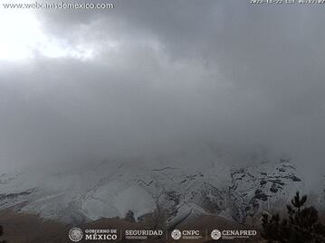 Volcán Popocatépetl amanece cubierto de nieve tras Frente Frío