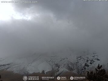 Volcán Popocatépetl amanece cubierto de nieve tras Frente Frío