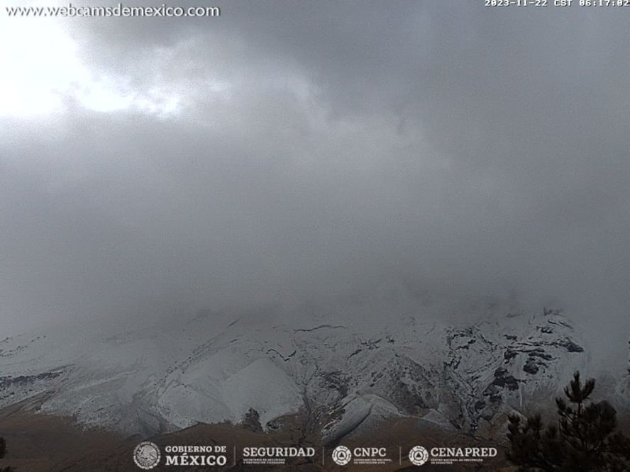 Este miércoles 22 de noviembre el coloso apareció cubierto de nieve y neblina | Foto: Webcams de México