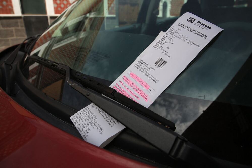 Las infracciones más comunes en Puebla son por estacionarse en lugar prohibido | Foto: EsImagen