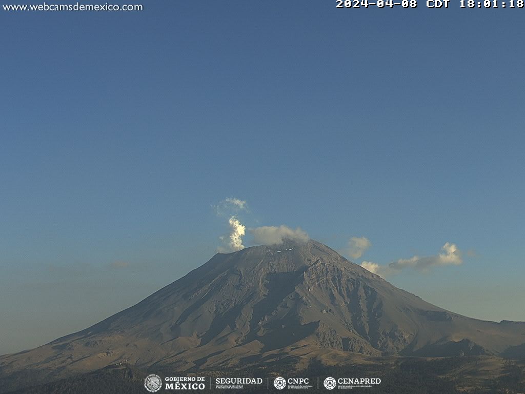 El volcán Popocatépetl estuvo inquieto en la madrugada, pero redujo su actividad | Foto: webcamsdemexico