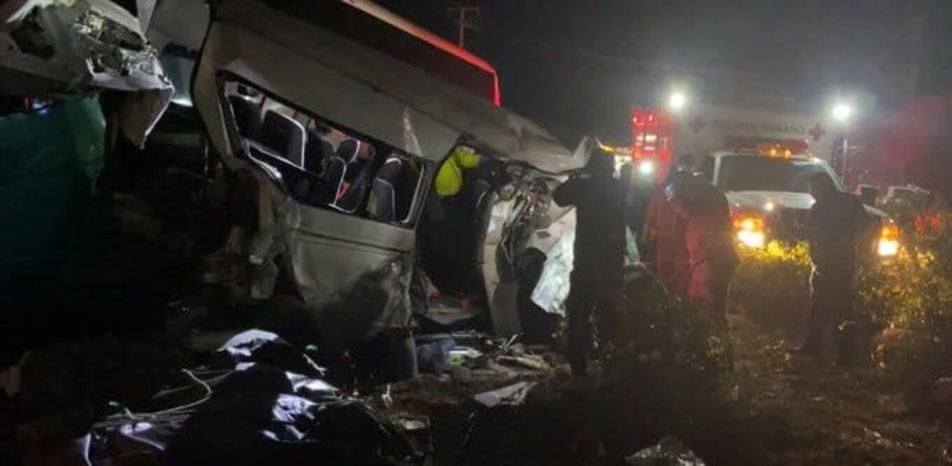 Un aparatoso accidente en Tehuacán dejo dos muertos y 15 lesionados | Foto: Redes Sociales