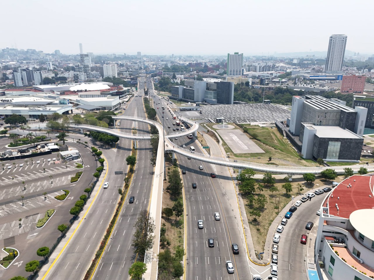 Cierres nocturnos en Vía Atlixcáyotl | Foto: EsImagen