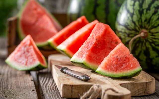 ¿Se puede comer sandía en la noche? Esto es lo que dicen los expertos