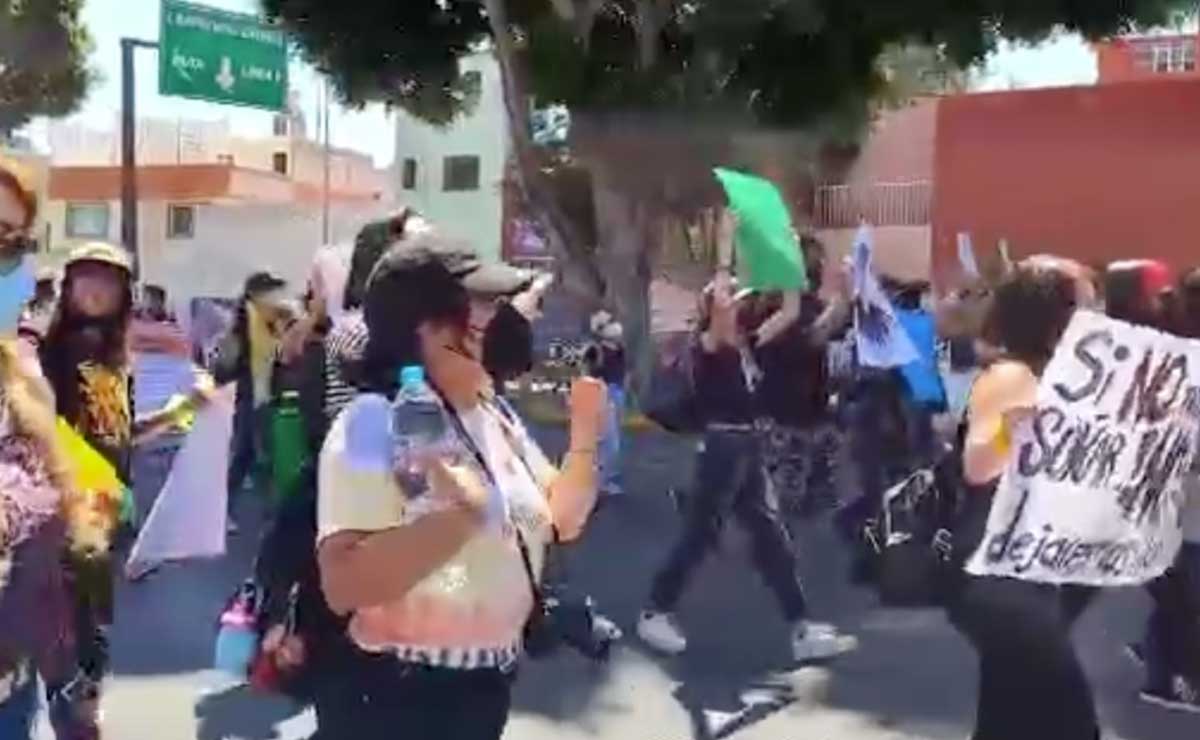 Protestan alumnos del Instituto de Artes Visuales de Puebla